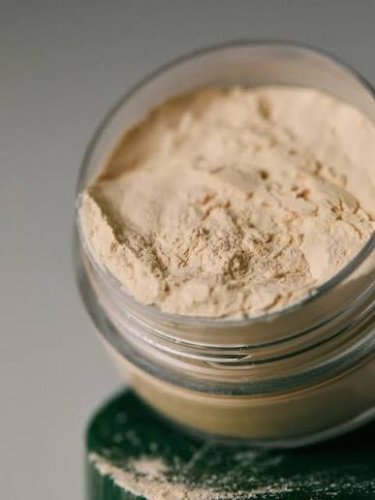 Aromatica Rosemary Dry Shampoo Powder - Suchý šampón v púdri s rozmarínom