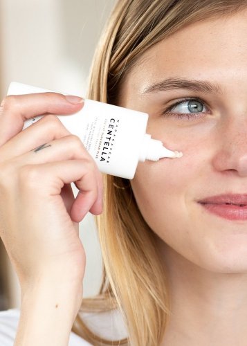 SKIN1004 Madagascar Centella Air-fit Suncream Plus SPF 50+ PA++++ - Krém na opaľovanie s vysokou UV ochranou