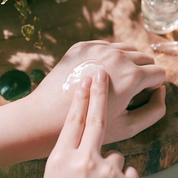 PYUNKANG YUL Calming Moisture Serum - Upokojujúce a hydratačné sérum