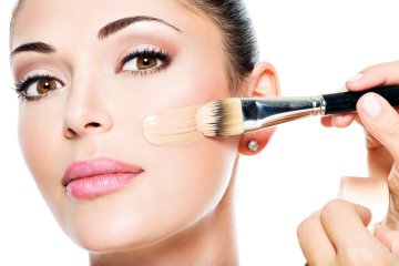 BB cream: jaké jsou jeho výhody a jak jej na pleť správně nanášet?