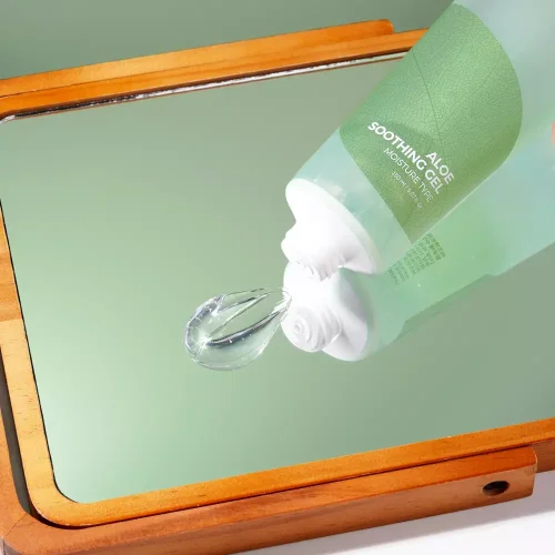 ISNTREE Aloe Soothing Gel Moisture - Zklidňující hydratační gel a aloe vera